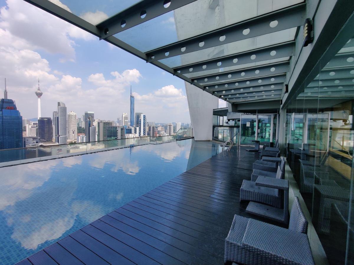 Skybed Over The Sky Hostel @Regalia Suites & Residences Kl Kuala Lumpur Bagian luar foto