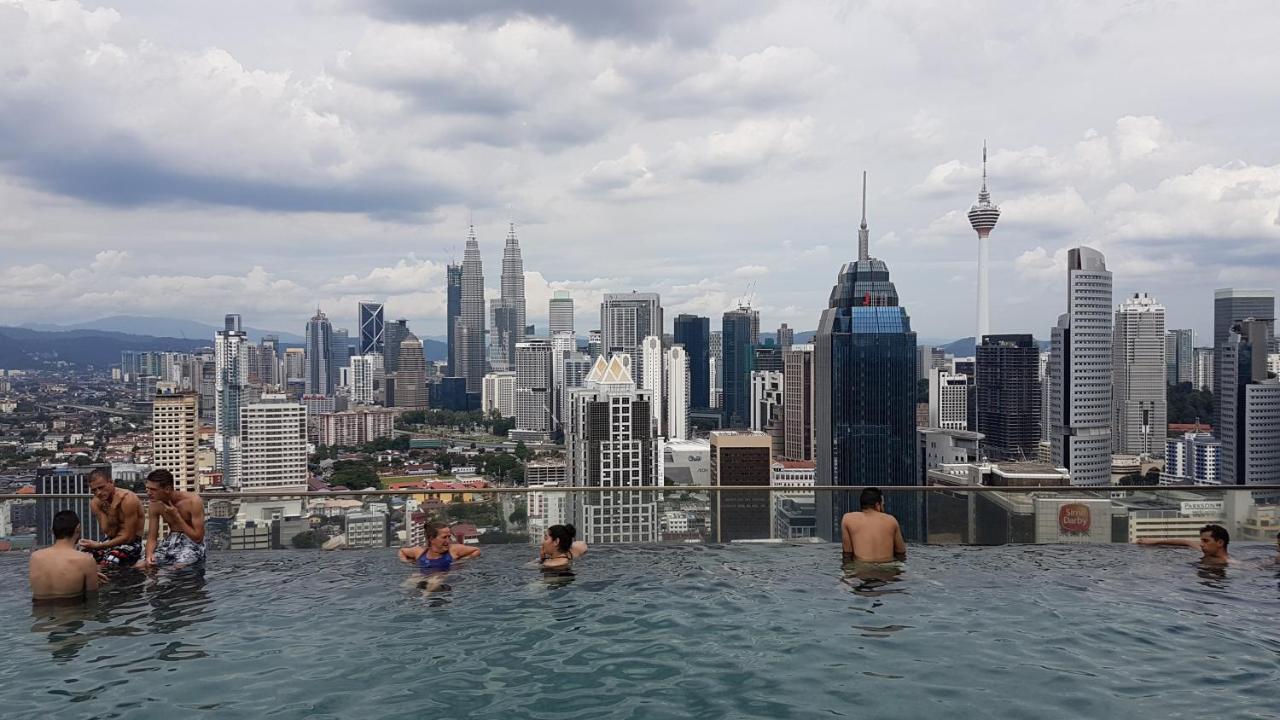 Skybed Over The Sky Hostel @Regalia Suites & Residences Kl Kuala Lumpur Bagian luar foto